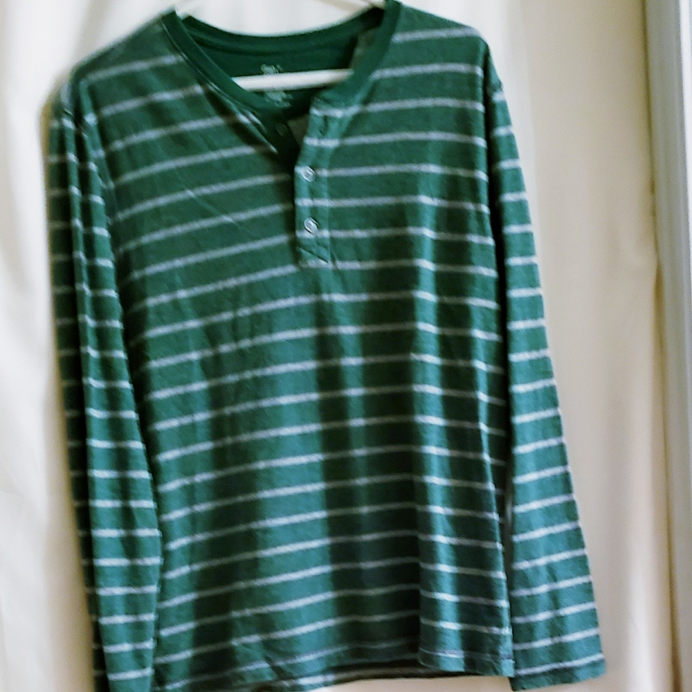 Gap long sleeve pullover Tee